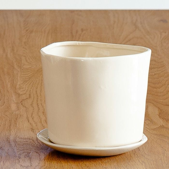 ツヤのある三角陶器植木鉢｜3.5～4号の観葉植物の植え替えに