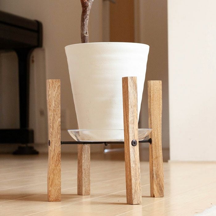 ポットスタンドで植物をお洒落に！簡単に飾るシンプル木製花台