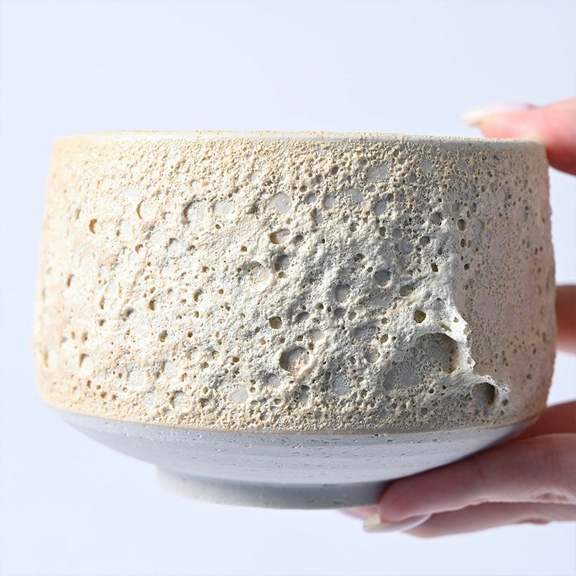 抹茶碗に溶岩の様な釉薬。和モダン陶器鉢（受皿アルミニウム）